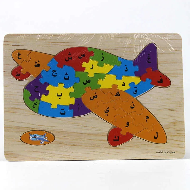 Houten vliegtuigd puzzel met arabische letters en kleurrijke cijfers