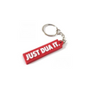 Rode sleutelhanger -just Dua met witte letters voor Sleutelhanger -just Dua